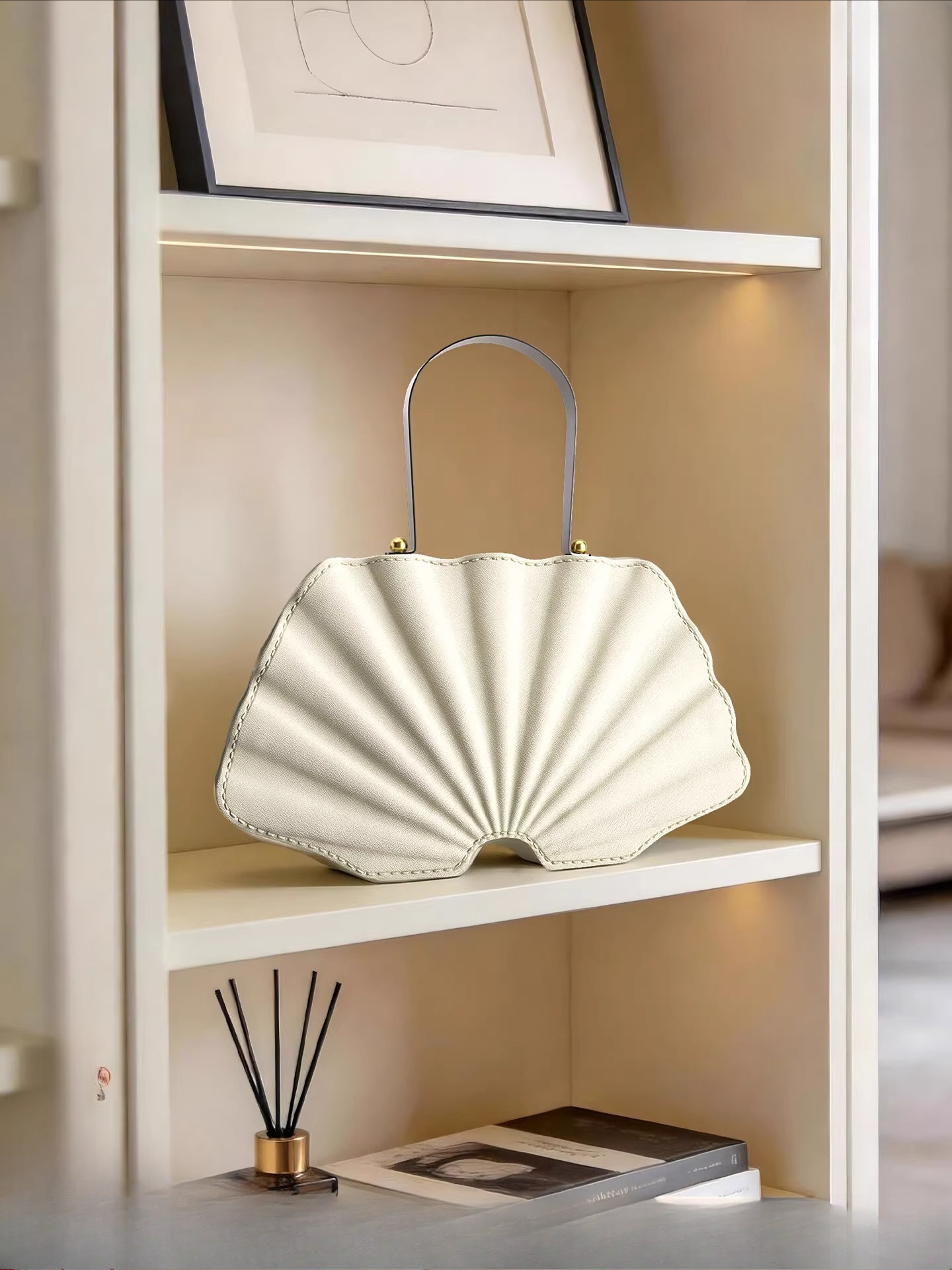 Creative Shell Bag Statue Art  - огляд і ціна Resin Art Anniversary Gift